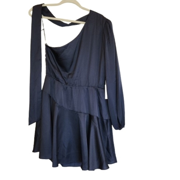 NWT ASTR The Label Satin Scarf One Shoulder Mini Dress Size L Side Zip Midnight - Picture 3 of 10